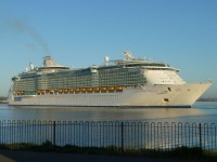 _Independence_of_the_Seas_in_Southampton.JPG