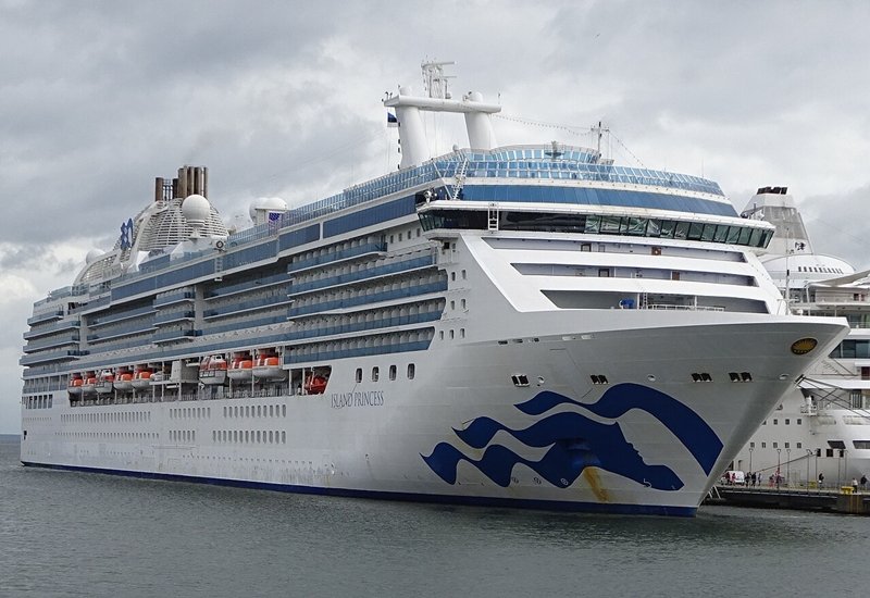 Island_Princess_at_Pier_24_and_Avitak_at_Pier_25_in_Port_of_Tallinn_5_July_2023_(cropped).jpg