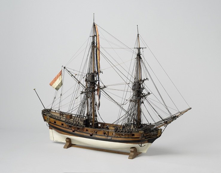 Model_van_een_snauwschip_van_20_stukken,_NG-MC-654.jpg