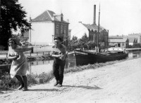 Trekkers_van_vrachtschip_Towing_a_ship.jpg