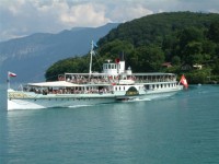 Swiss_Steamboat_Bluemlisalp_lake_Thun.jpg