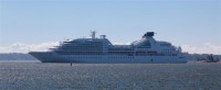 Seabourn_Sojourn_in_front_of_Helsinki_2010-07-21.jpg