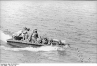 Bundesarchiv_Bild_101I-266-0058-14%2C_Russland%2C_Sturmboote.jpg